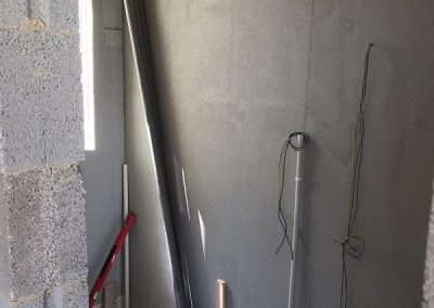 An insulated 'loo' wall (against noise)