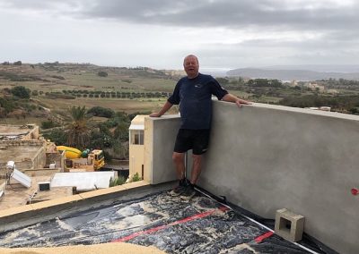 Swedish helper for roof insulation panel delivery