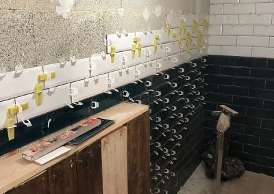 Some more tiles applied in the guest en-suite